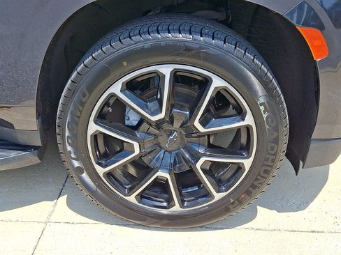 Used 2022 Chevrolet Tahoe RST w/ Luxury Package AWD/4WD image 8