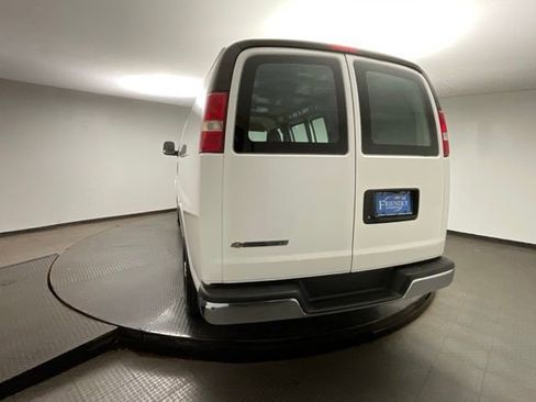 Used 2017 Chevrolet Express 3500 RWD image 5