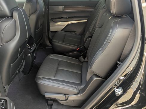 New 2026 Cadillac Vistiq Luxury image 13