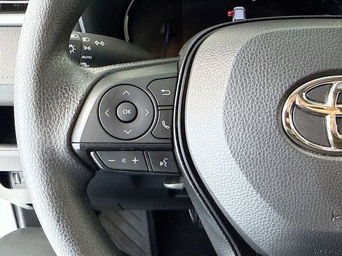 Used 2025 Toyota RAV4 XLE AWD/4WD image 11