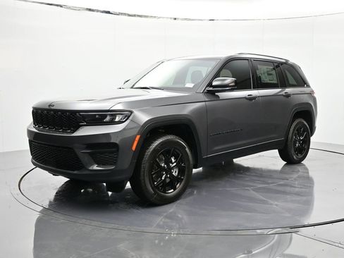 New 2025 Jeep Grand Cherokee Altitude image 1