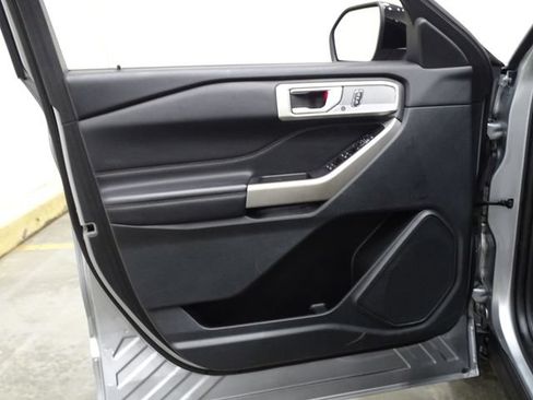 Used 2023 Ford Explorer Limited AWD/4WD image 18