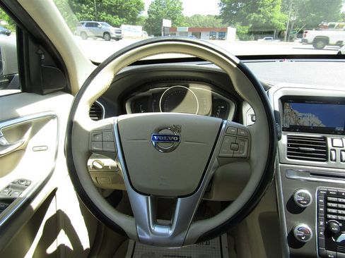 Used 2016 Volvo XC60 T5 Premier image 27