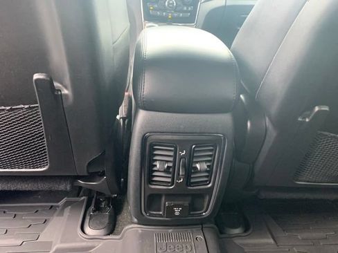 Used 2022 Jeep Grand Cherokee Laredo X AWD/4WD image 20