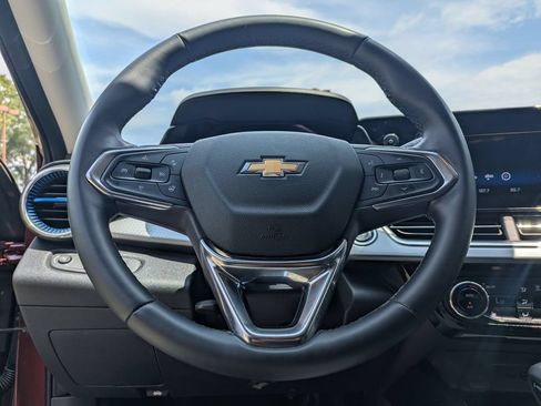 Used 2025 Chevrolet Trax LT w/ LT Convenience Package FWD image 21