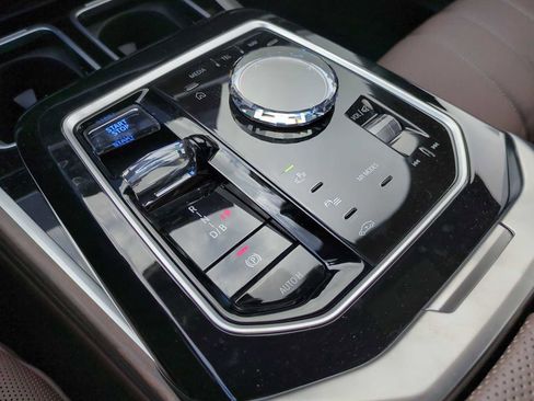 Used 2024 BMW i7 xDrive60 image 33