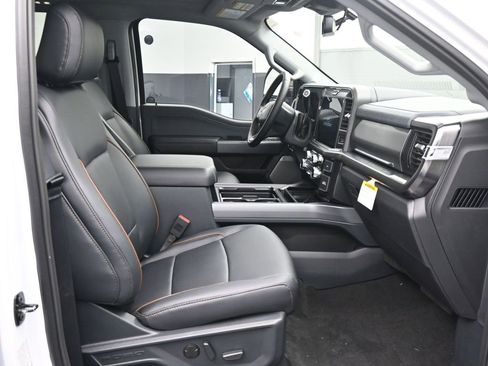 New 2026 Ford F250 Lariat w/ Black Appearance Package image 9