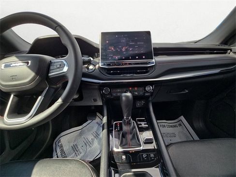 Used 2024 Jeep Compass Trailhawk image 11