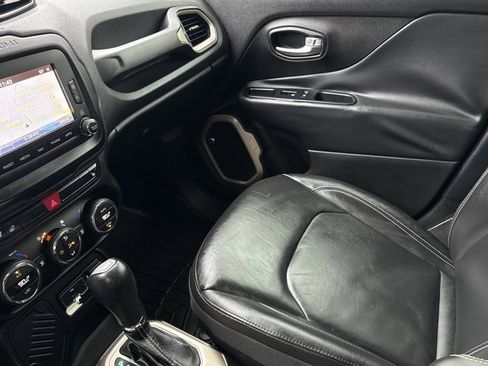 Used 2016 Jeep Renegade Limited image 23
