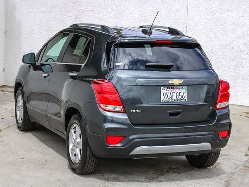 Used 2018 Chevrolet Trax LT w/ LT Convenience Package FWD image 9