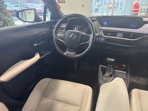 Used 2022 Lexus UX 250h w/ Luxury Package image 17