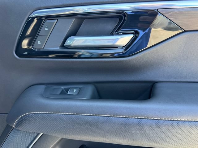 Certified 2025 Chevrolet Suburban Premier AWD/4WD image 11