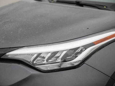 Certified 2021 Toyota C-HR LE image 9