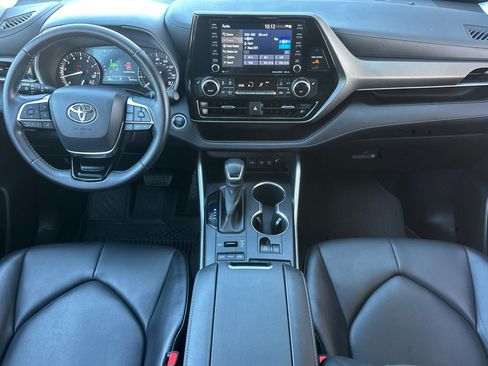 Used 2021 Toyota Highlander XLE image 13
