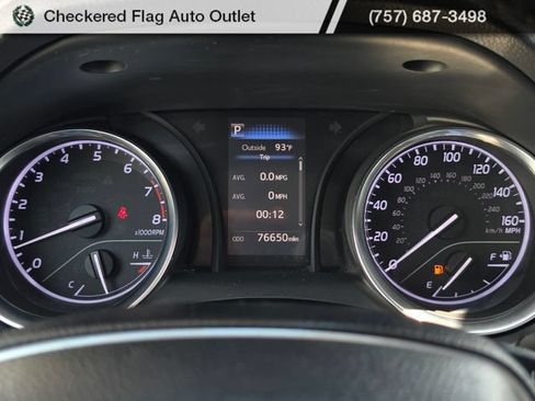 Used 2018 Toyota Camry SE w/ Moonroof Package FWD image 11