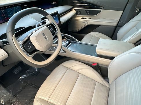 Certified 2025 Lincoln Nautilus Reserve w/ Jet Appearance Package image 11