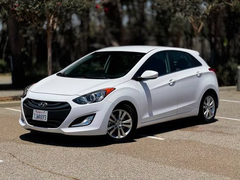 Used 2015 Hyundai Elantra GT FWD image 15