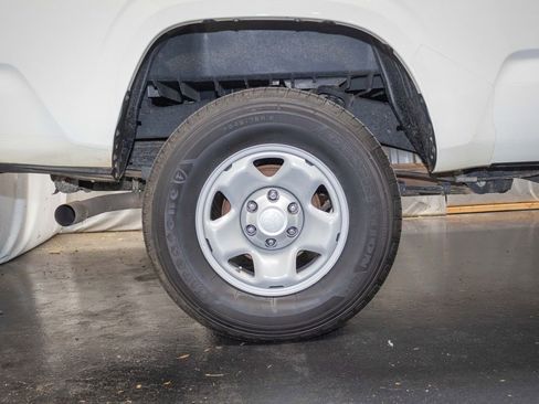 Used 2022 Toyota Tacoma SR AWD/4WD image 10