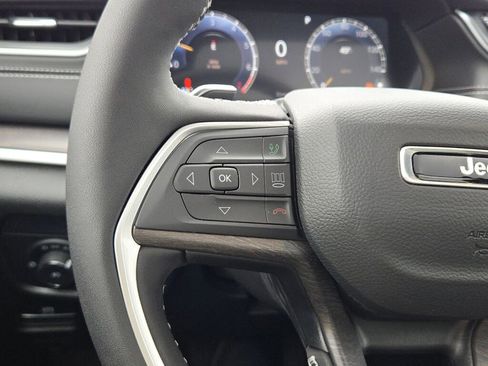 New 2025 Jeep Grand Cherokee Limited w/ Black Appearance Package image 33