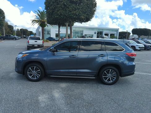 Used 2017 Toyota Highlander XLE FWD image 11