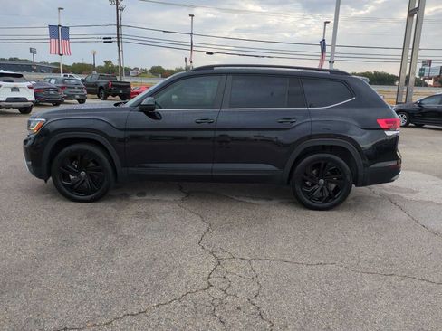 Used 2023 Volkswagen Atlas SE w/ Panoramic Sunroof Package FWD image 5