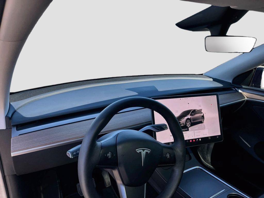 Used 2024 Tesla Model Y Long Range AWD/4WD image 9