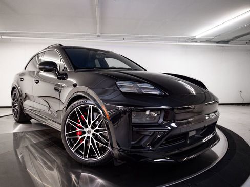 Certified 2025 Porsche Macan Turbo Electric image 9