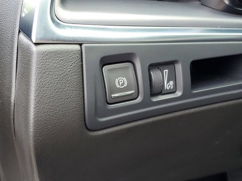 Certified 2024 Cadillac XT5 Luxury w/ LPO, Floor Liner Package AWD/4WD image 8