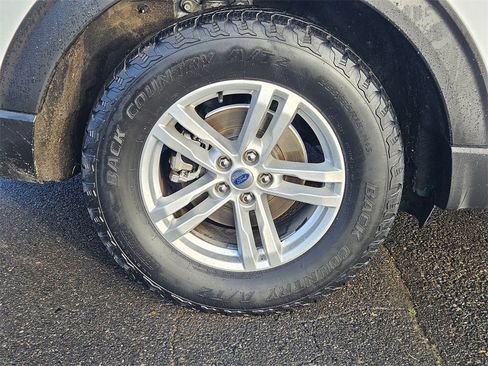 Used 2021 Ford Explorer XLT w/ Equipment Group 202A image 9