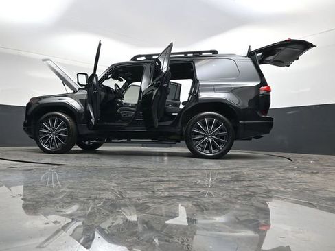 Used 2024 Lexus GX 550 w/ Accessory Package (31) image 40