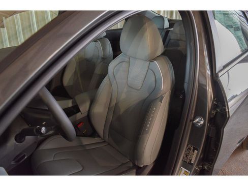 New 2025 Hyundai Elantra Limited image 83