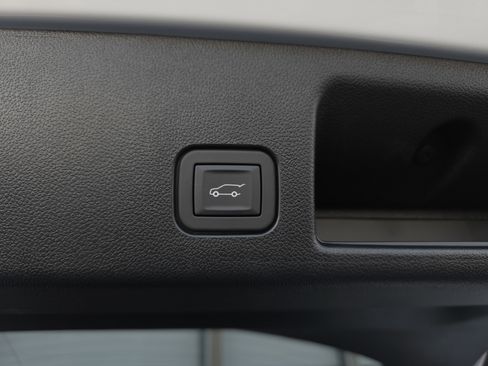 Used 2025 Chevrolet Equinox EV LT image 33