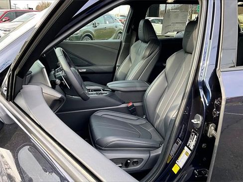 New 2025 Lexus TX 500h AWD image 9