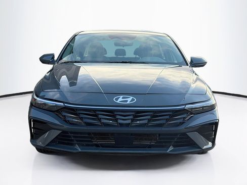 Used 2025 Hyundai Elantra SEL FWD image 2