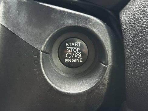 Used 2016 Jeep Renegade Limited image 24