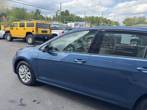 Used 2016 Volkswagen Golf S FWD image 4
