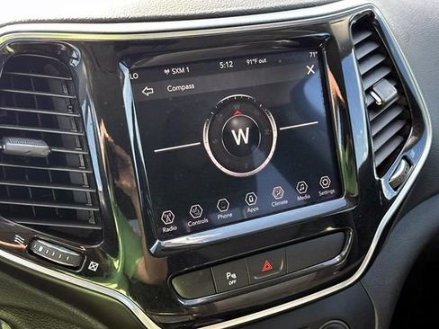 Used 2019 Jeep Cherokee Limited FWD image 23