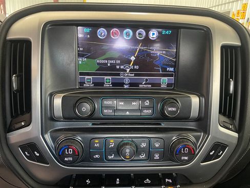 Used 2017 GMC Sierra 1500 SLE w/ SLE Value Package AWD/4WD image 12