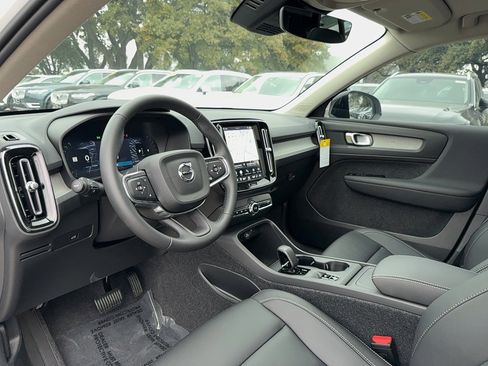 New 2026 Volvo XC40 B4 Core image 10