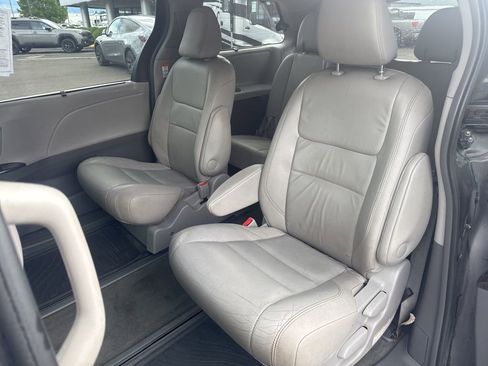 Used 2015 Toyota Sienna XLE w/ XLE Navigation Package AWD/4WD image 11