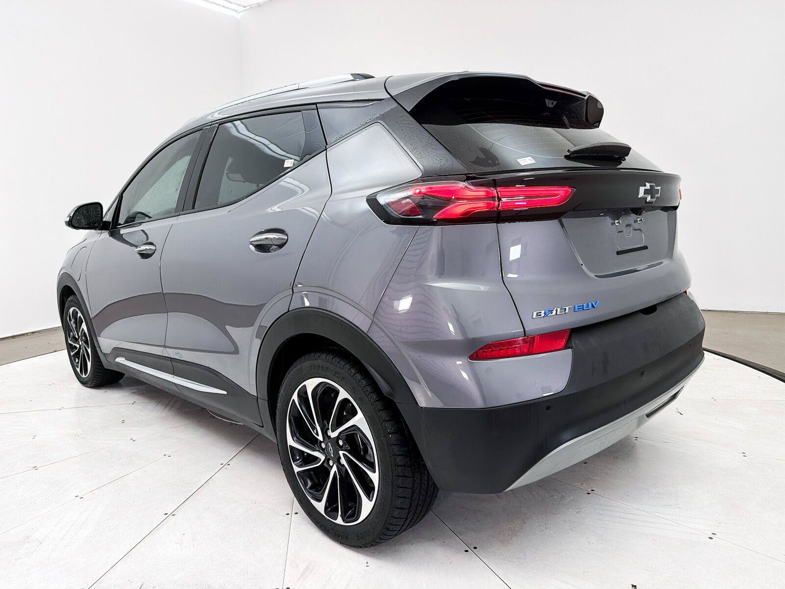 Used 2023 Chevrolet Bolt EUV Premier w/ Sun & Sound Package FWD image 16