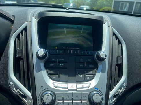 Used 2015 GMC Terrain SLE w/ Safety Package AWD/4WD image 17