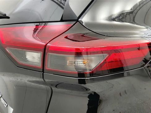 Used 2023 Nissan Rogue SV image 15