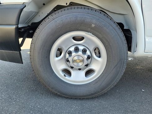 New 2025 Chevrolet Express 2500 Work Van w/ Driver Convenience Package image 24