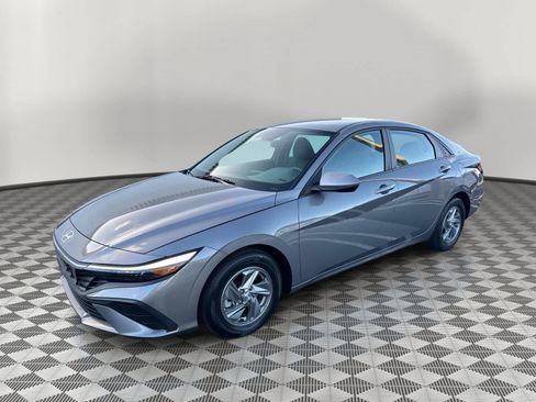 Used 2024 Hyundai Elantra SE image 7