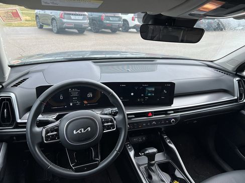 Certified 2024 Kia Sorento S image 11