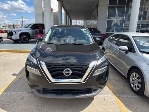 Used 2023 Nissan Rogue SV FWD image 2