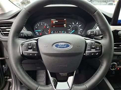 Used 2022 Ford Escape SEL image 19