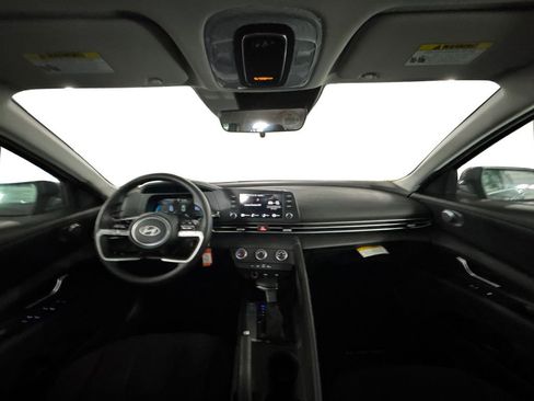 New 2026 Hyundai Elantra SE image 9