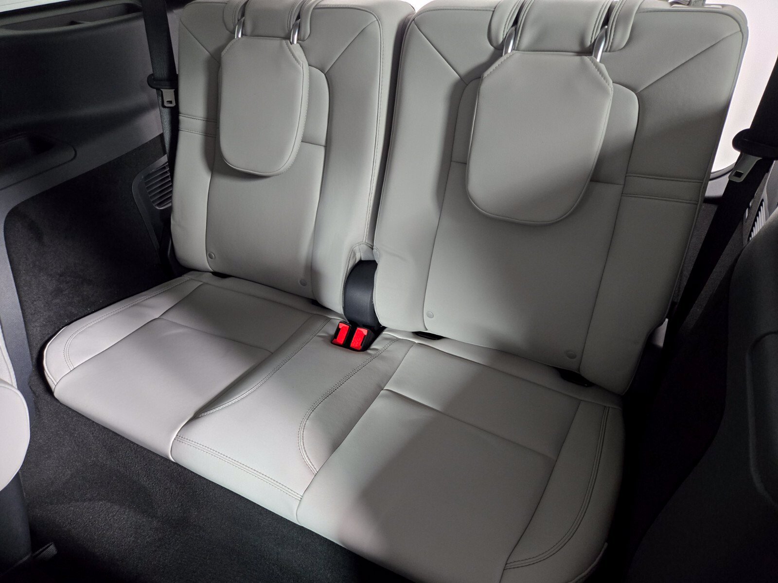 New 2026 Lincoln Aviator AWD w/ Jet Appearance Package image 15